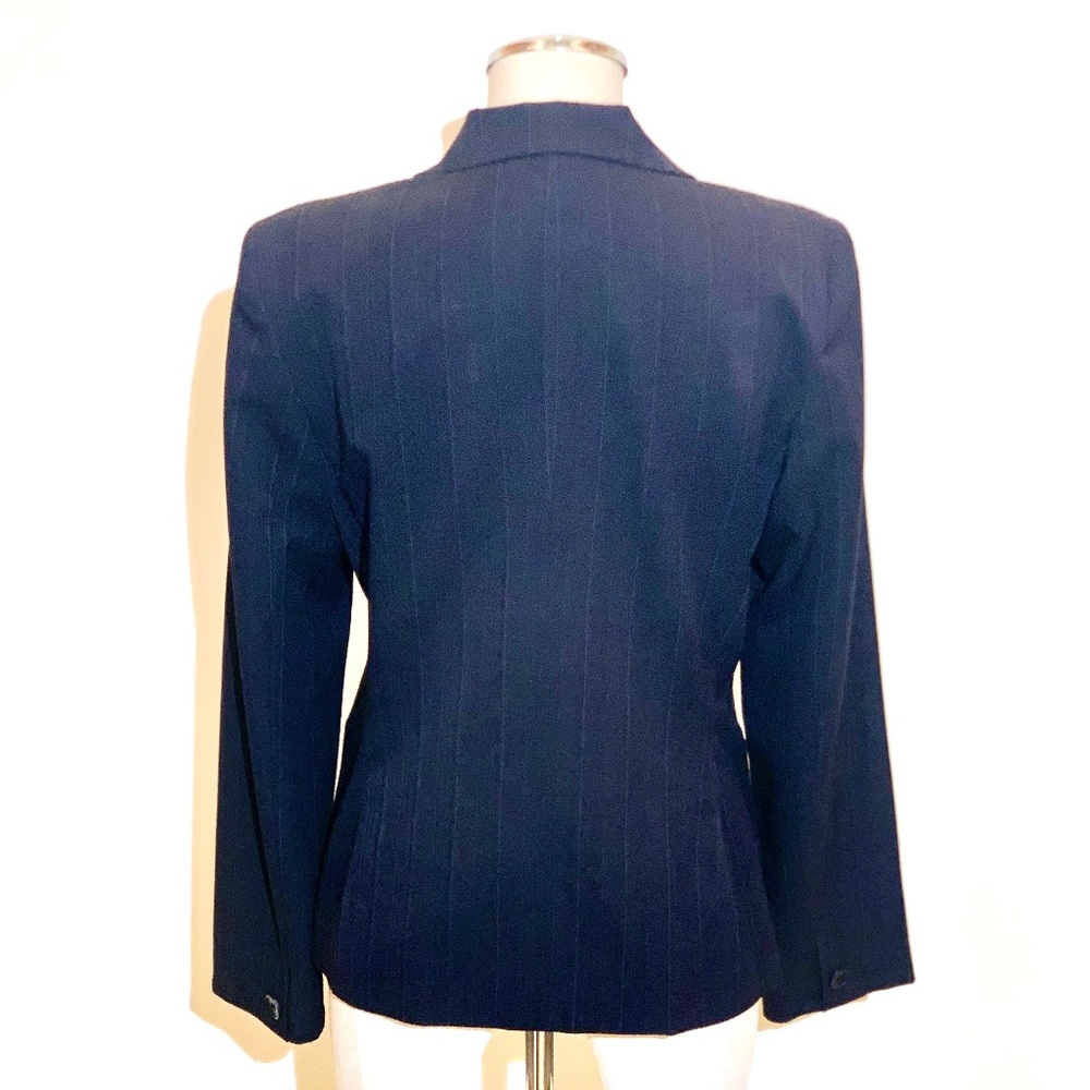 💥EUC💥Beautiful & Classic Navy Blue Pinstripe Blazer AND Trousers - Size 6 - Picture 3 of 16
